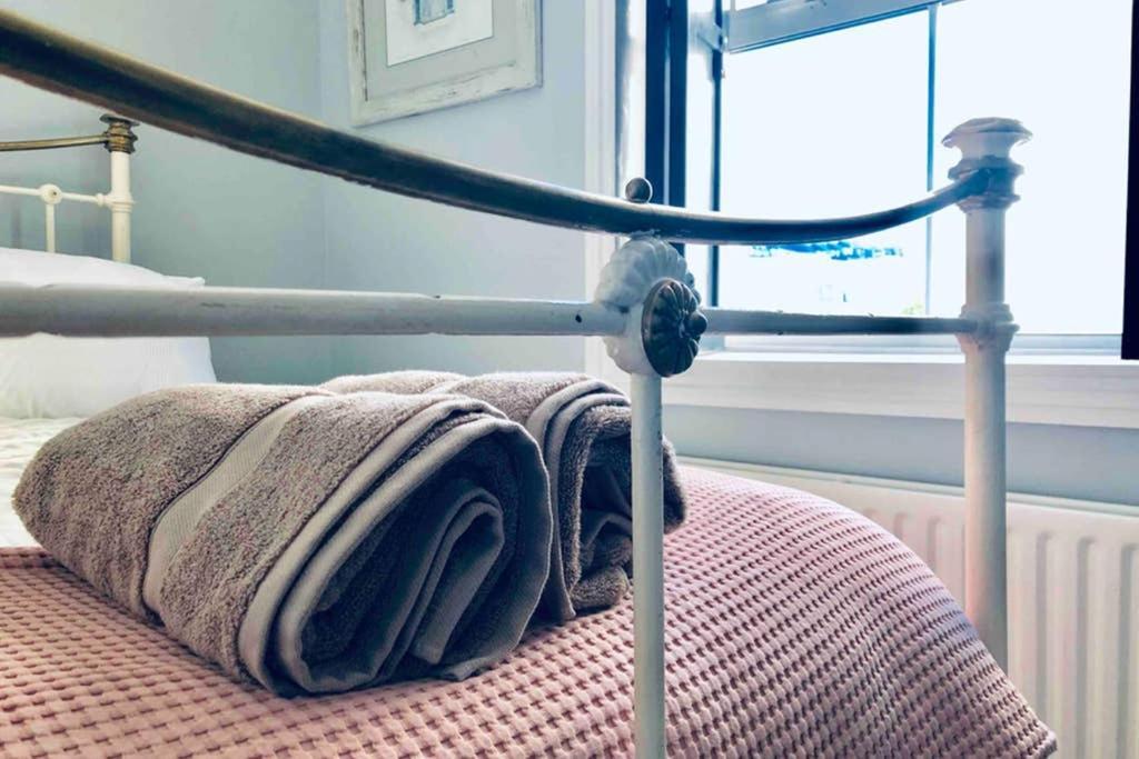 Seaside Escape - Gorgeous 2 Bed Apartment In St-Leonards-On-Sea Hastings Esterno foto